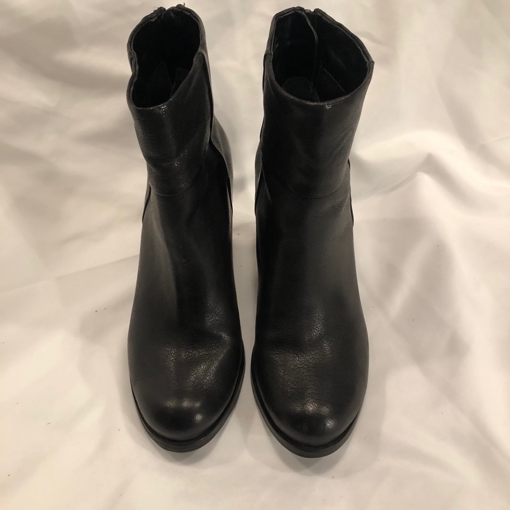 Arturo Chiang Black Ankle Booties
